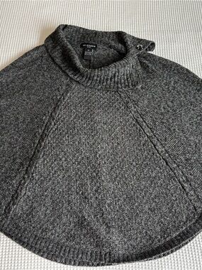 I N Studio Charcoal Gray Knit Capelet